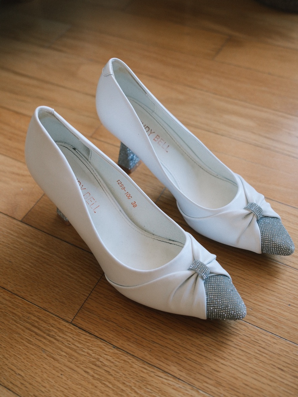 White Women's Pointed Toe Heels with Silver Accent